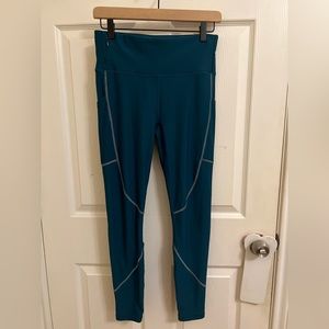 Fabletics Therma-Flex HW Reflective Pocket Legging size medium